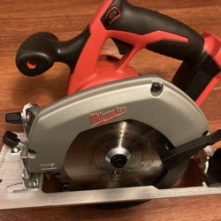 M18 18-Volt Lithium-Ion Cordless 6-1/2 in. Circular Saw (Tool-Only) by Milwaukee