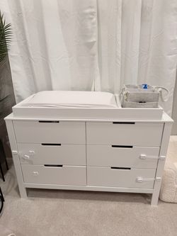 6-Drawer Baby Dresser / changing table