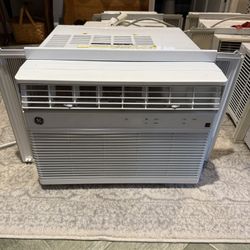 14000btu! This window AC unit is so good, it's blowing me away!