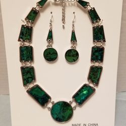 Fashion jewelry necklace and drop earrings