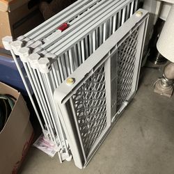 Safety Gate With Door Latch
