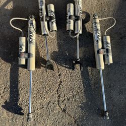 Fox 2.0 Performance Shocks w/ Reservoir