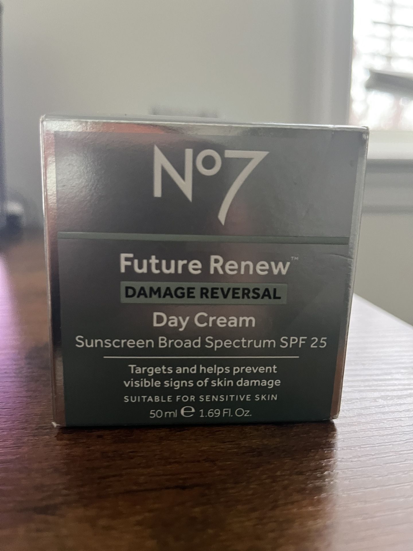 No 7 Future Renew Day Cream