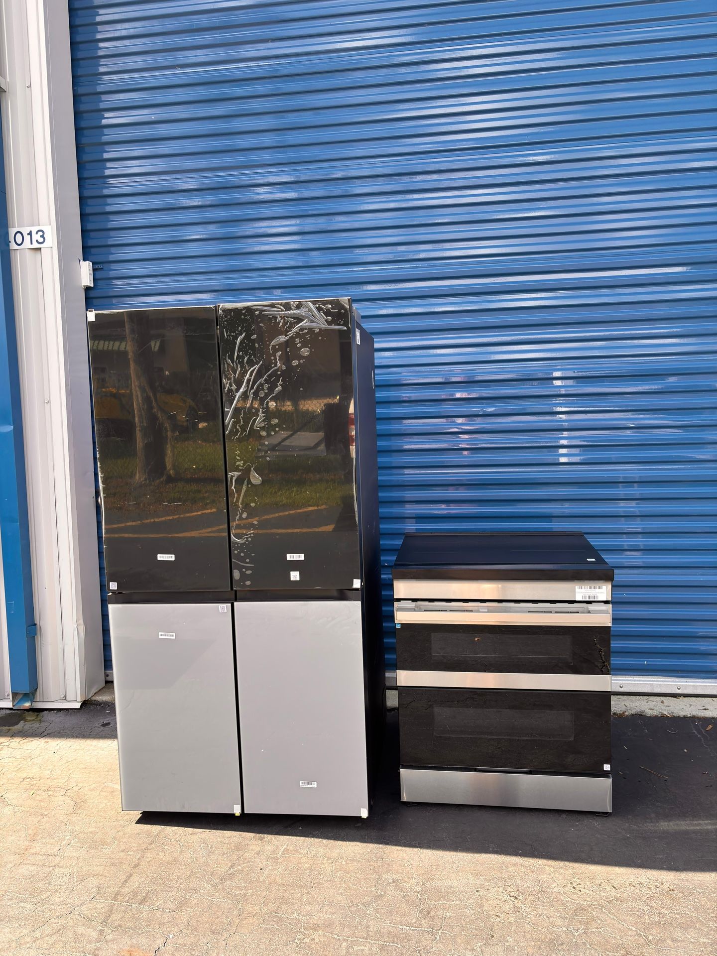 New 4-door bespoke Flex refrigerator, Samsung Bespoke Flex Duo induction stove/ estufa doble horno