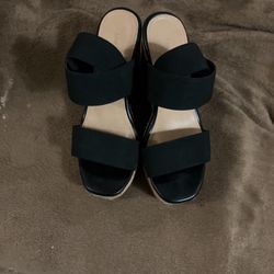 Woman’s 6m Black Wedges 