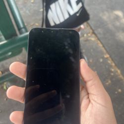 iPhone 13 - Locked