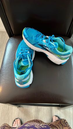 Brooks Woman Size 81/2 Running Shoe Ravenna 7 Lightly Used