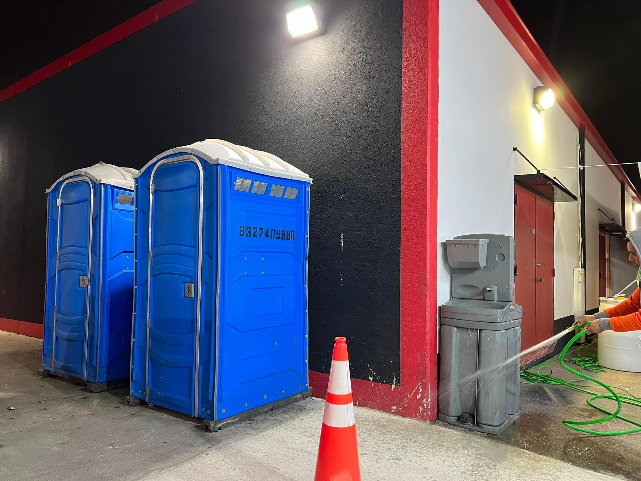 Renta de baños portátiles disponible