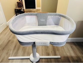 LIKE NEW - Halo Luxe Bassinet
