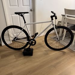 White Fixie 700c Bicycle 