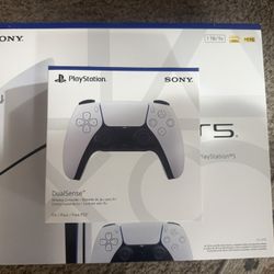 PS5 Slim / 1TB With Extra Controller