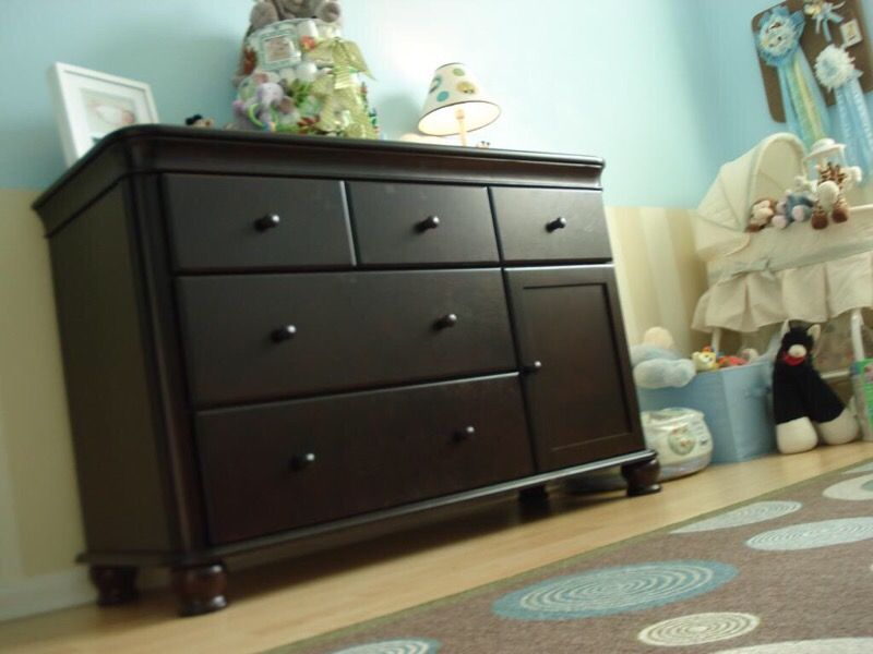 Sorelle Vickie Combo Dresser/Changing Table