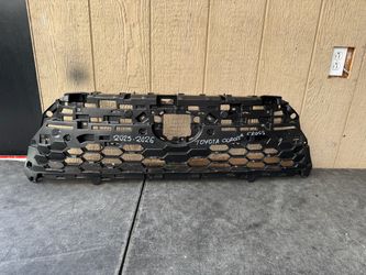 2025 2026 TOYOTA COROLLA CROSS FRONT GRILLE OEM USED #8254