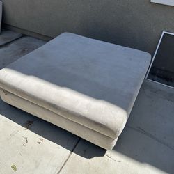 5’x5’ ottoman
