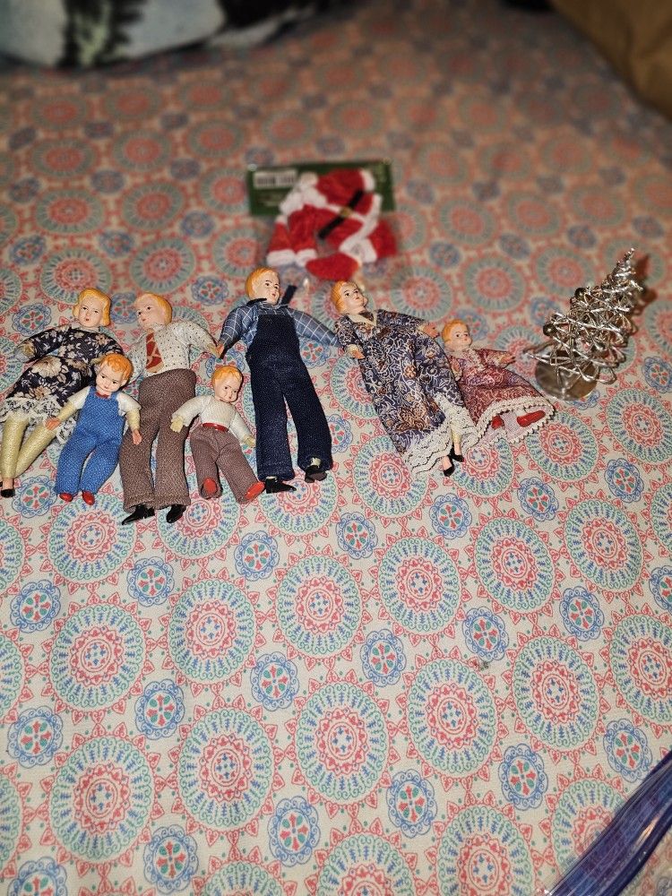 Family for a dollhouse
