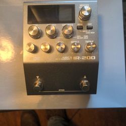 Boss IR 200 Amp Cab sim and IR Loader guitar pedal 