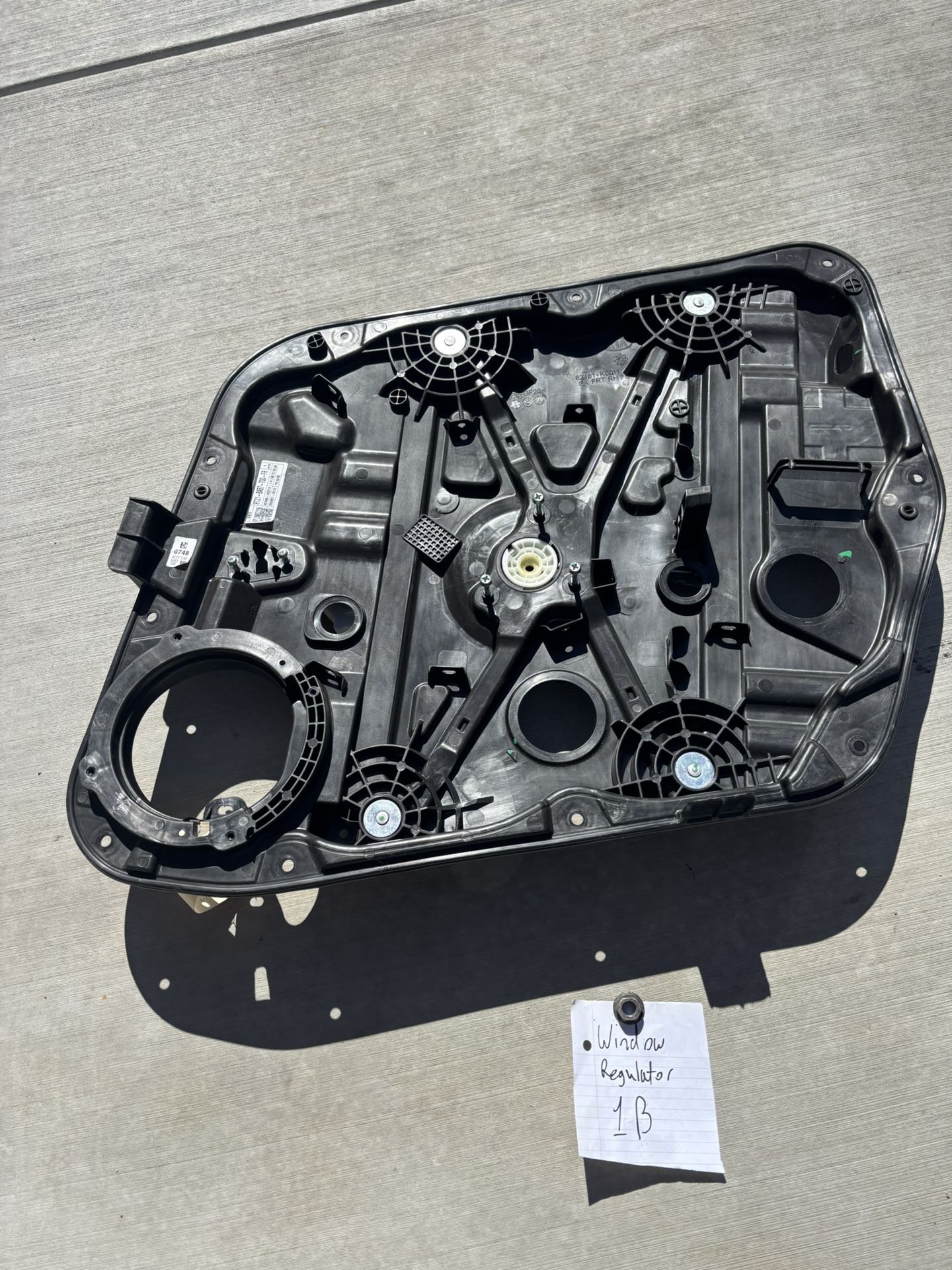 2020-2025 KIA SOUL FRONT RIGHT PASSENGER DOOR WINDOW REGULATOR 82481-K0011