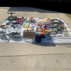 EVERYTHING IS FREE COME TAKE IT (address in description)