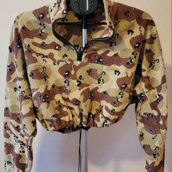 Women's Bershka Camo Soft Sweatshirt Crop Top, M (0077)