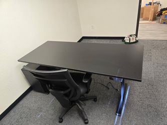 Adjustable Hieght standing desks in stock