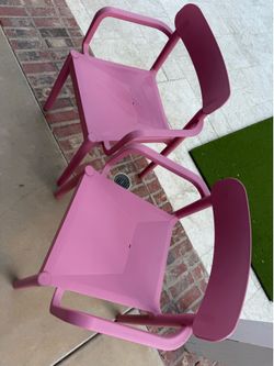 Set of 2 Pink Stackable Resin Patio Chairs