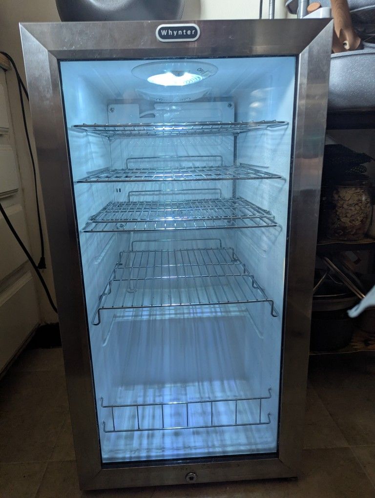 Locking Beverage Fridge 120 Cans 