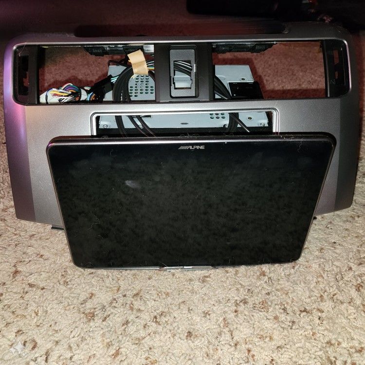 Alpine head unit, Maestro RR, and 4runner kit