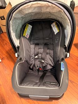 Infant Car Seat - Graco Snuglock 35