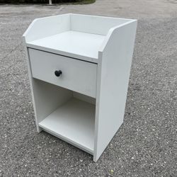 Modern White Single Drawer Bedroom Night Stand End Table! Light cosmetic wear on top.  14x16x25in