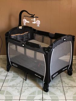 PRACTICALLY NEW GRACO PLAY PEN/ PACK AND PLAY!!!!