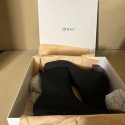 Women size 8 Quince knit heeled boot never worn brand new still in box as picture