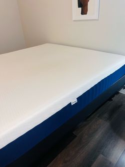 King Size Sleepy's Foam Mattress + Split Base — Like New