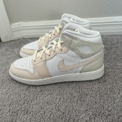 Nike Air Jordan 1 MID SE | Size 6Y