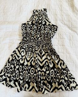 Modern ikat-inspired print  (M)
