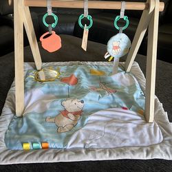 Winnie the Pooh tummy time play set