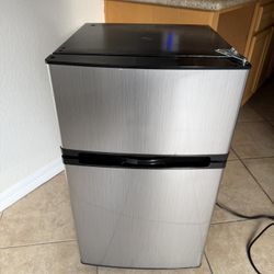 Insignia 3.0 Cu. Ft. Mini Fridge with Top Freezer and ENERGY STAR Certification Stainless Steel