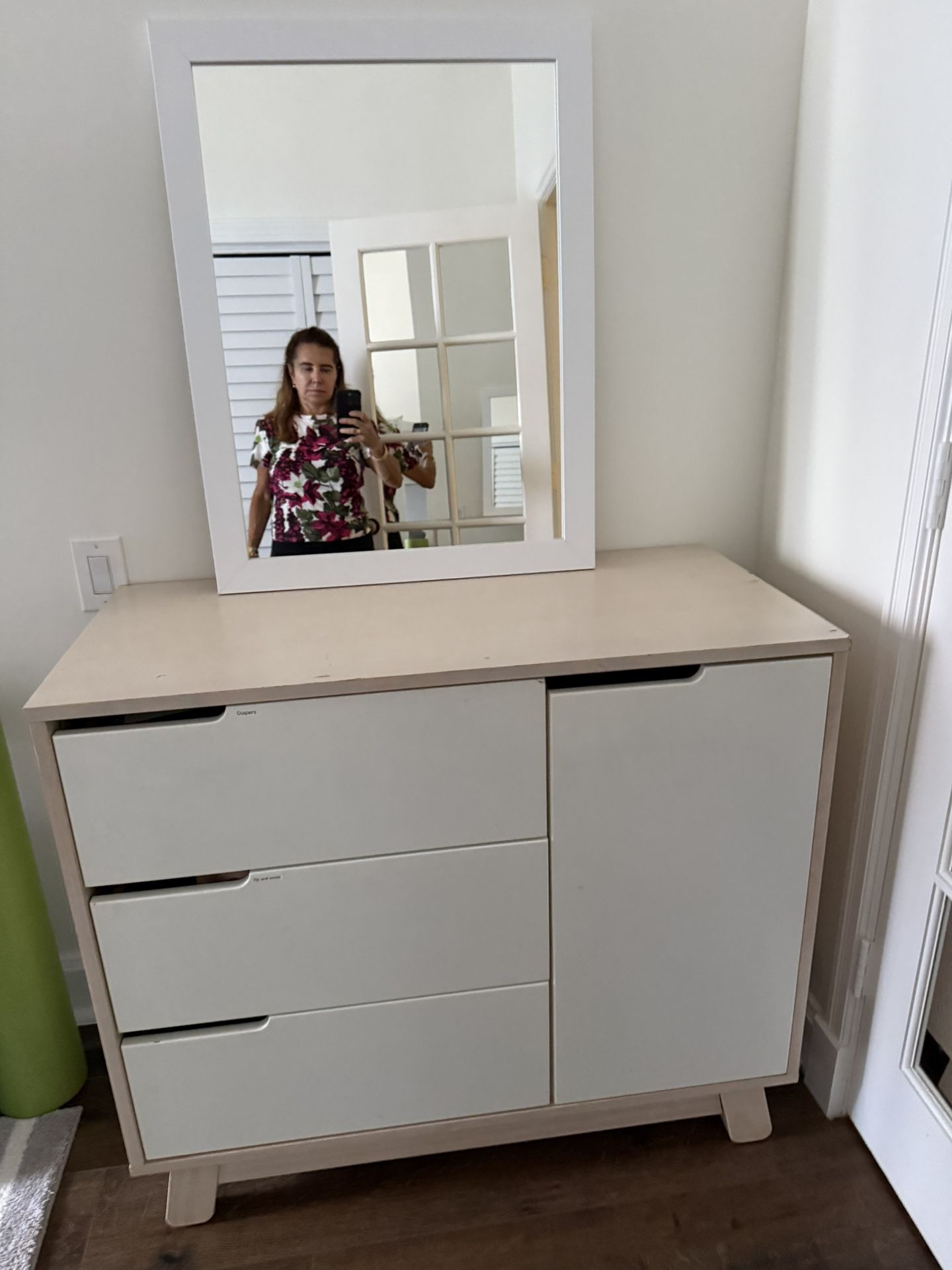 Dresser With Mirror