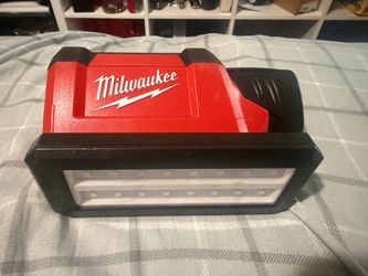 Milwaukee M12 Rover Flood Light w USB Charging