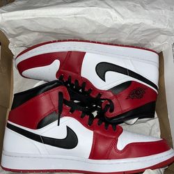 Size 12  Air Jordan 1 Mid 'Chicago'