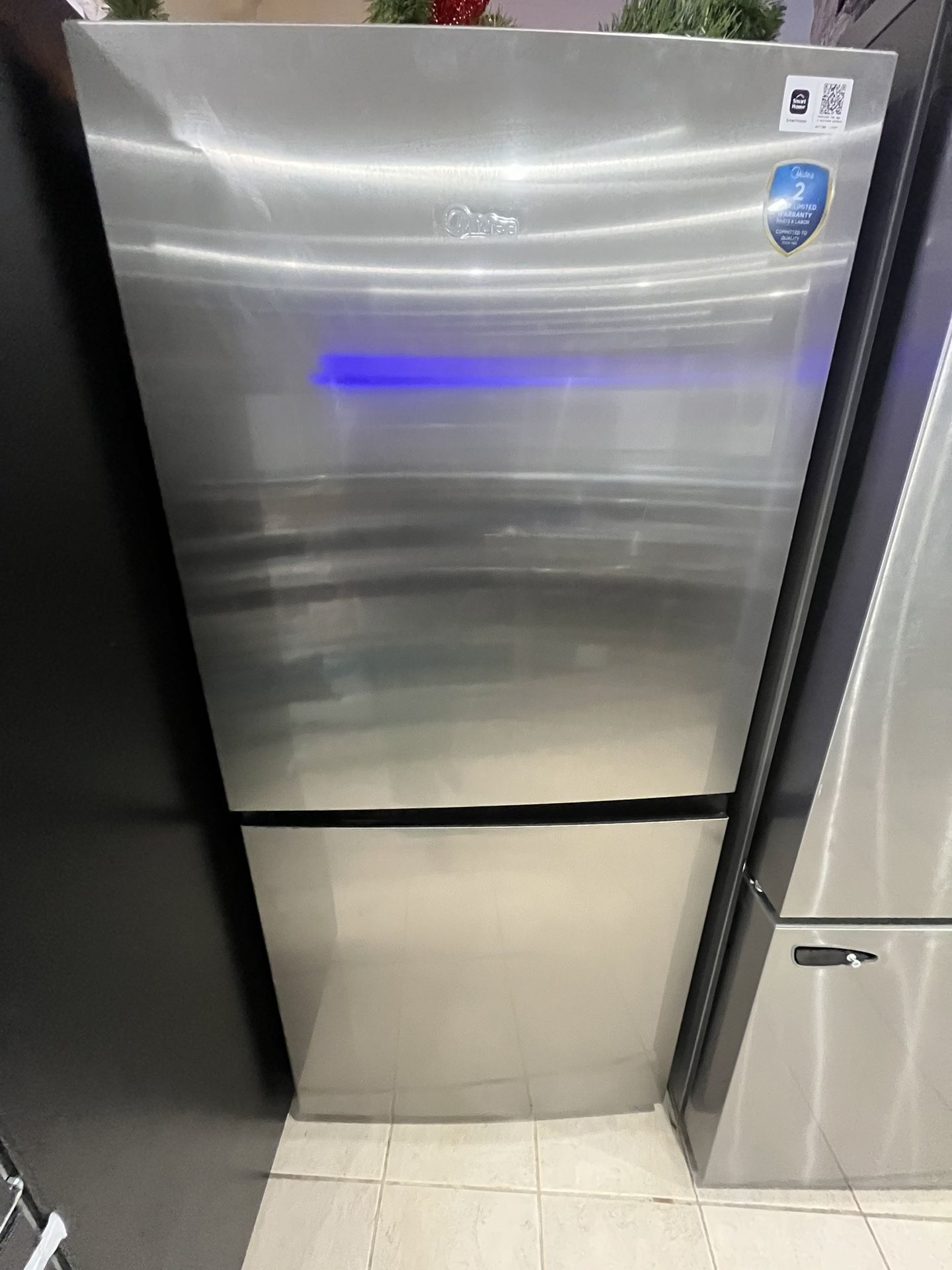 Refrigerator Midea 30” Wide Battom Freezer In Stainless