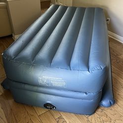 Raised ArroBed Twin Air Mattress Plug-In