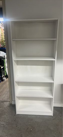 good condition white color bookshelf 29”wx91/2dx69”h good condition white color bookshelf