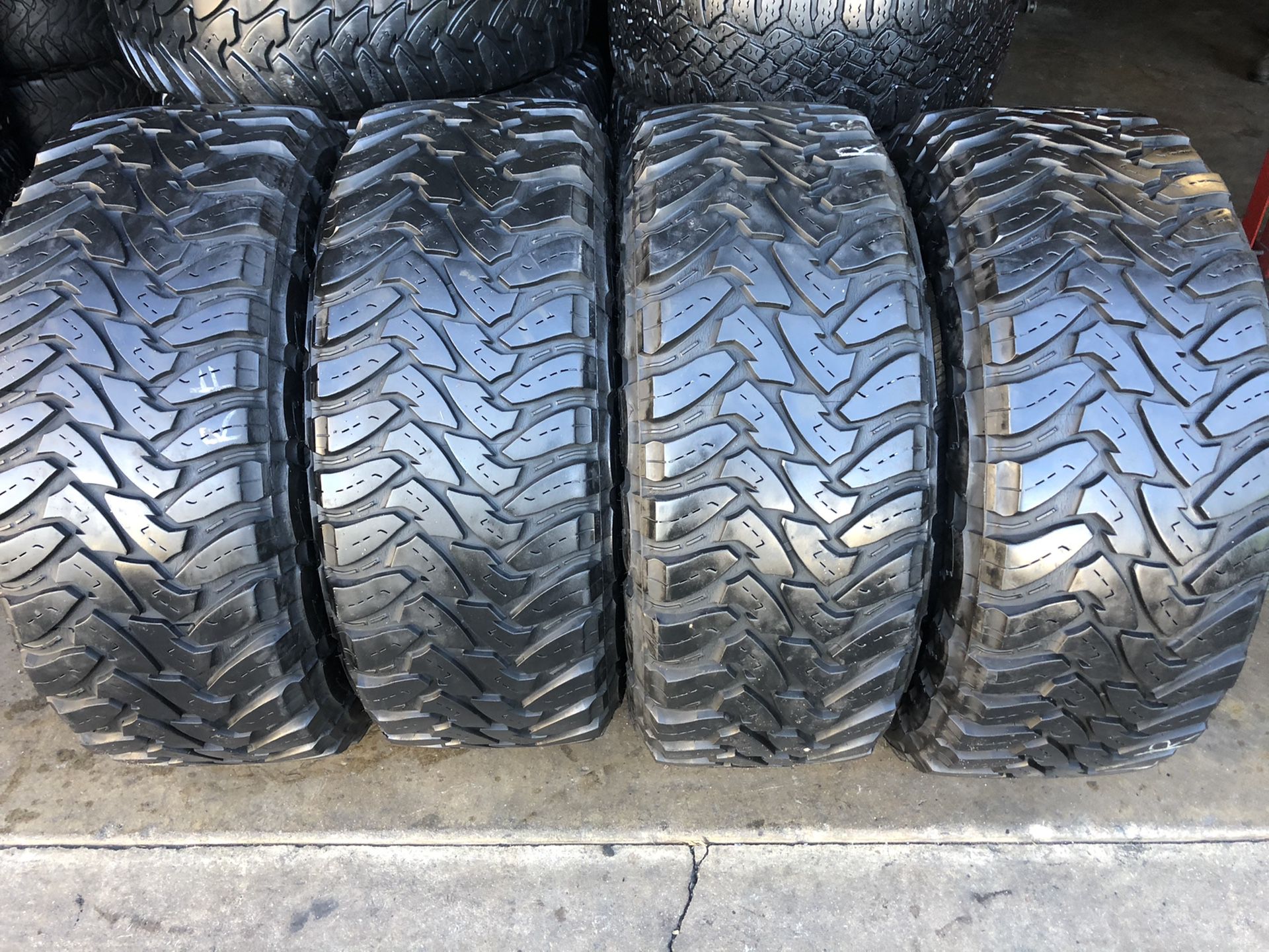 37/13.50R20 Toyo open country (4 for $400)