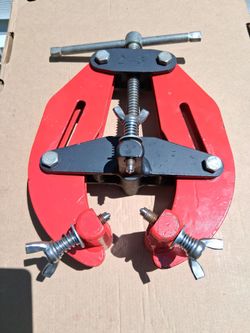 PIPE CLAMP. 2' - 6"  B & B