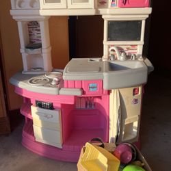 Girls Kitchen /utensils