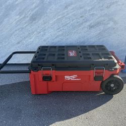 Milwaukee 38 inch Rolling  Tool Chest 