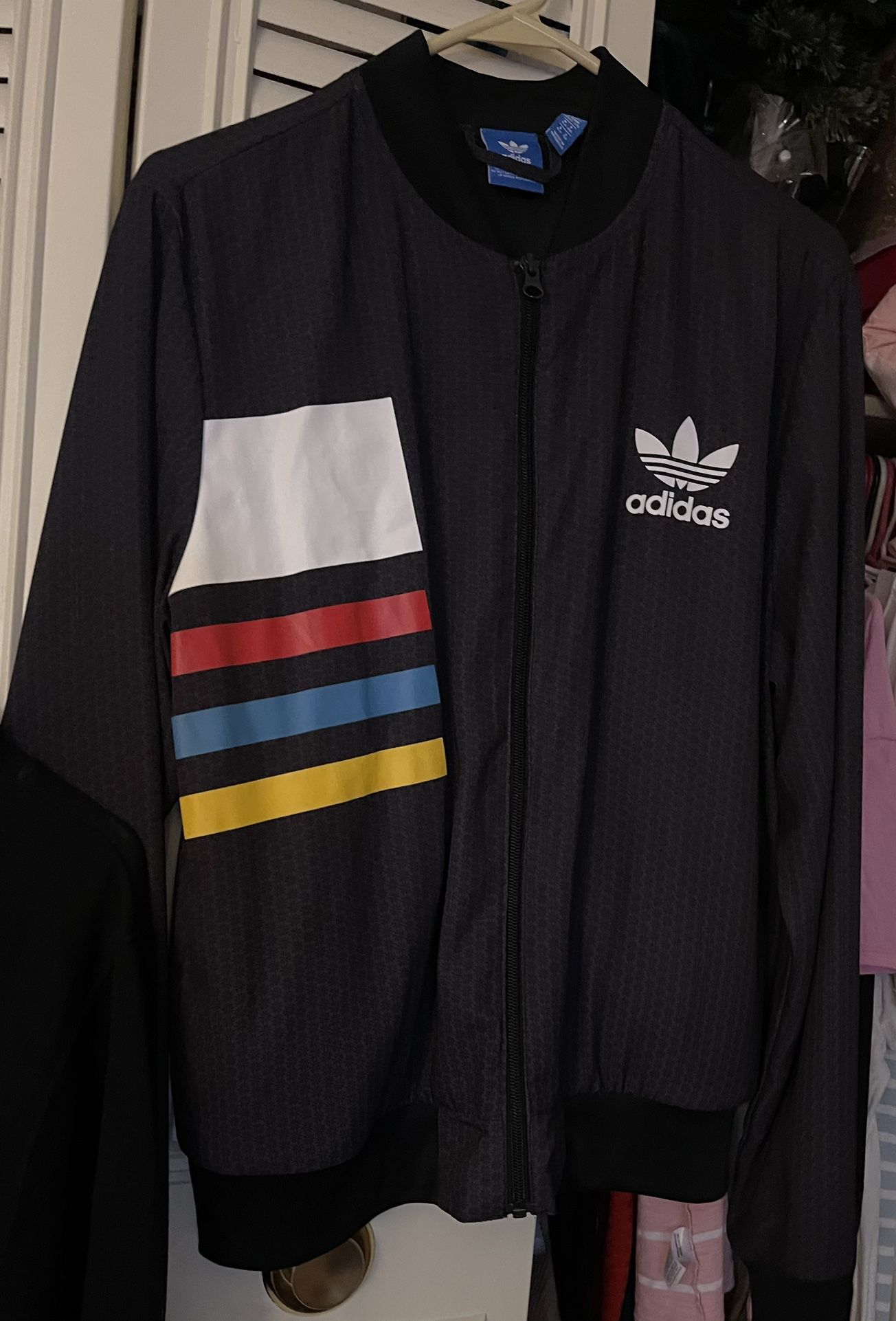Adidas Women’s Size Large Light Weight