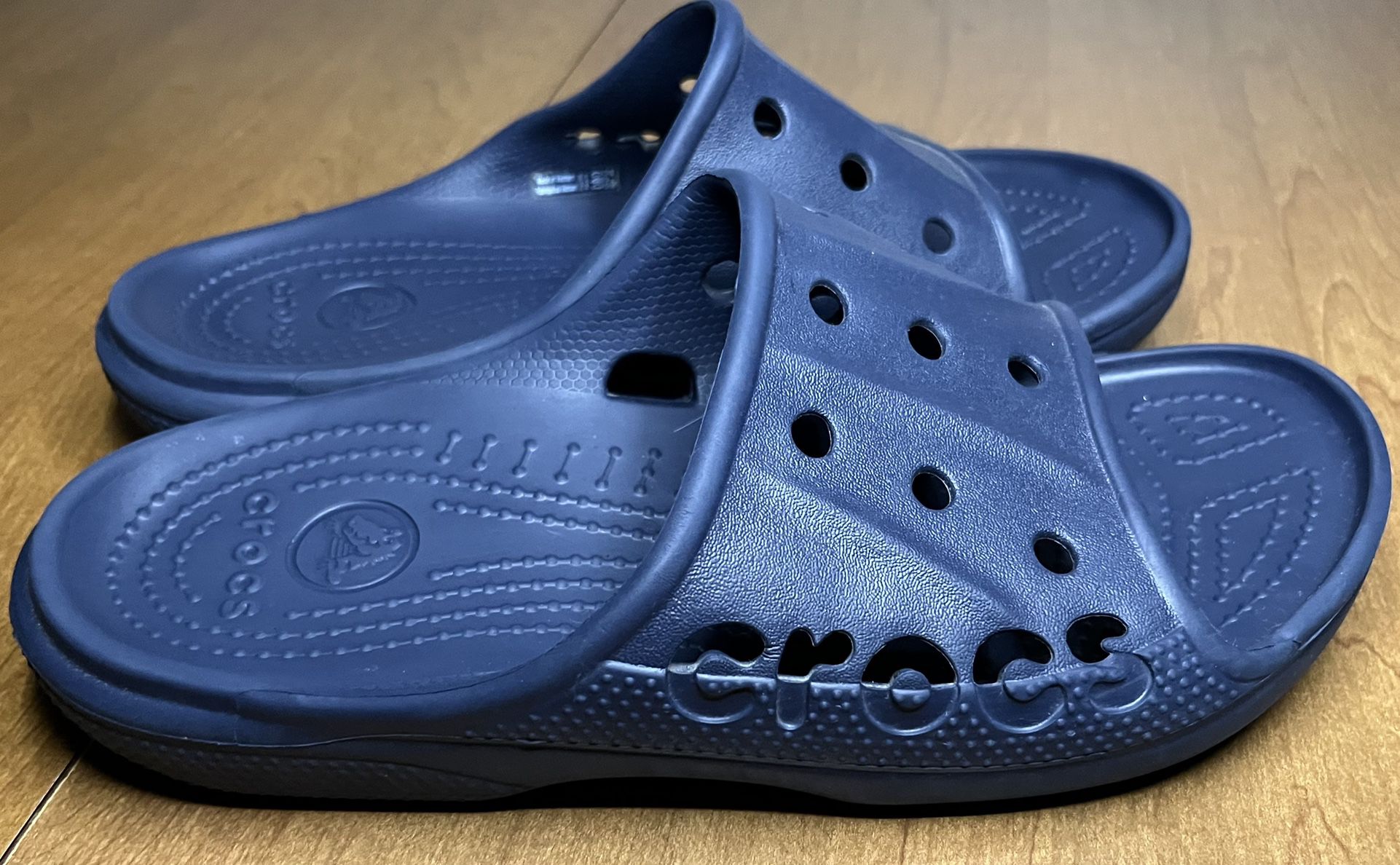 Høj eksponering Spild himmelsk Crocs Baya Slide Sandals Unisex Men's 8 Women's 10 Dark Blue for Sale in  Springfield, MO - OfferUp