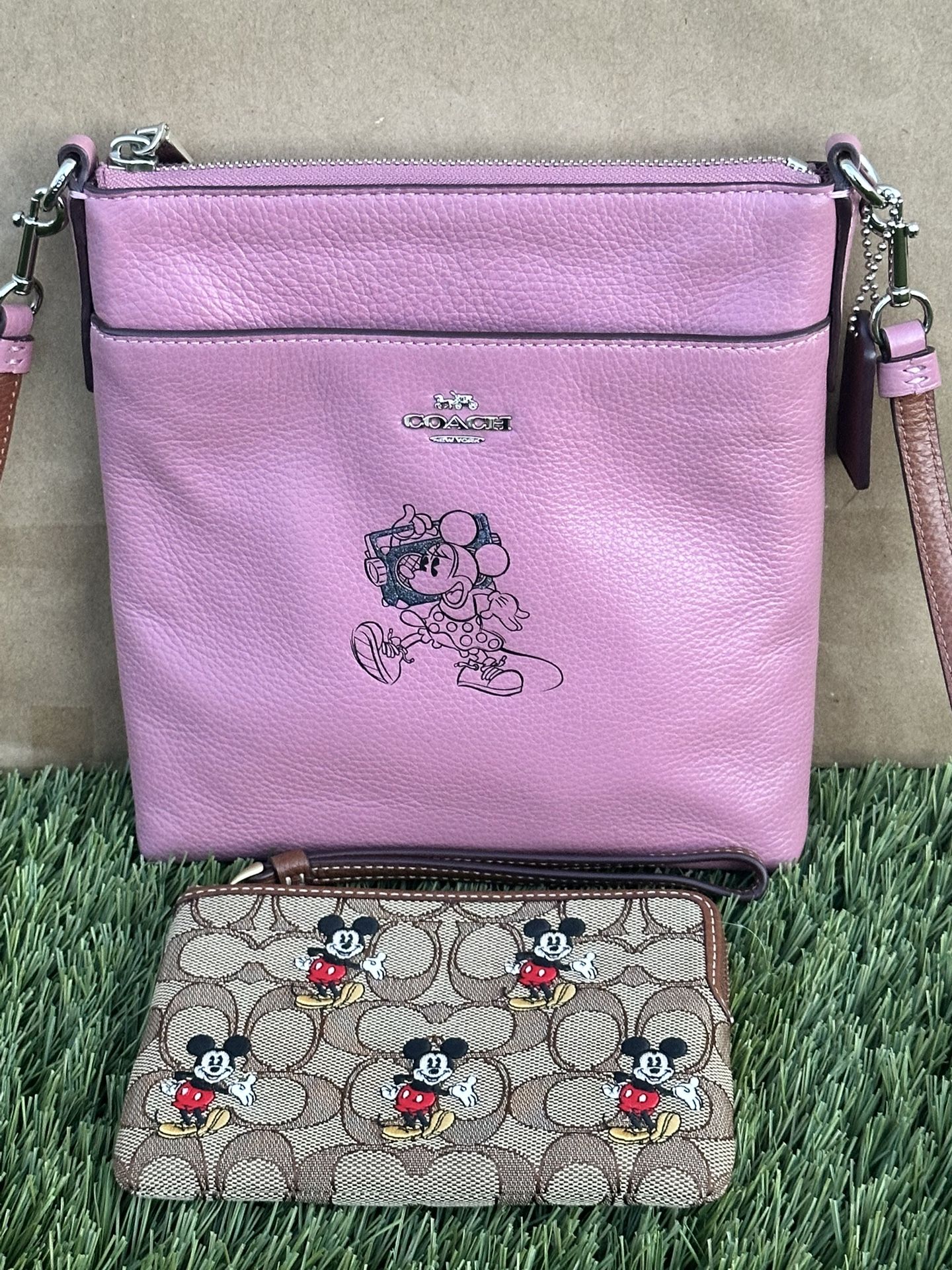 Coach Minnie Mouse Kitt Messenger Crossbody with Wristlet, Like New/Set como nuevo