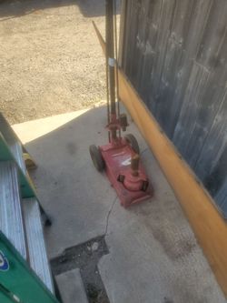 Hydraulic car jacks both work great